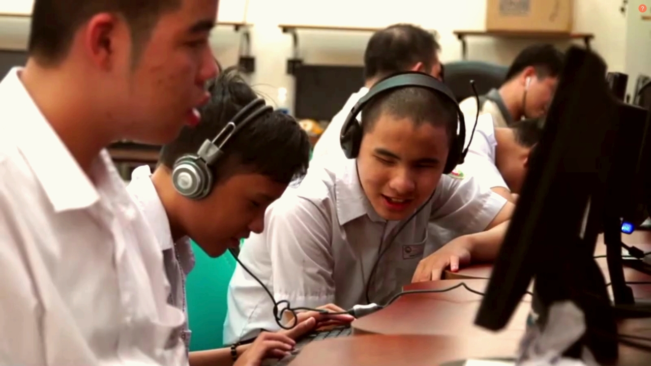 Vietnamese children working on the computer